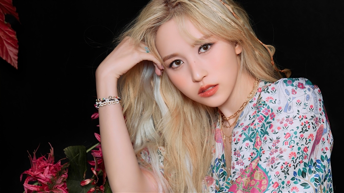 Myoui Mina in Floral Pattern Dress 4K