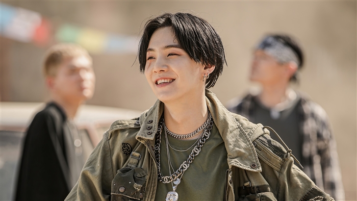 Agust D Smiling with Chains in 4K