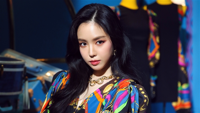 Naeun from Apink in Vibrant Colorful Outfit 4K
