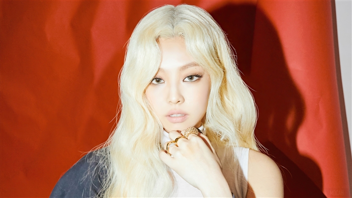 Jennie from BLACKPINK in Blonde Hair 4K