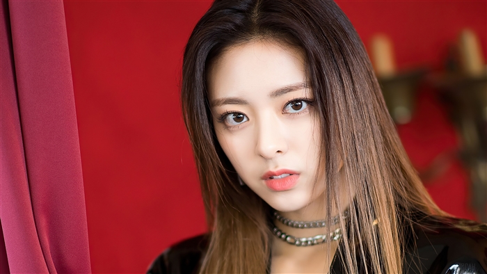 ITZY Yuna Close-Up Portrait 4K
