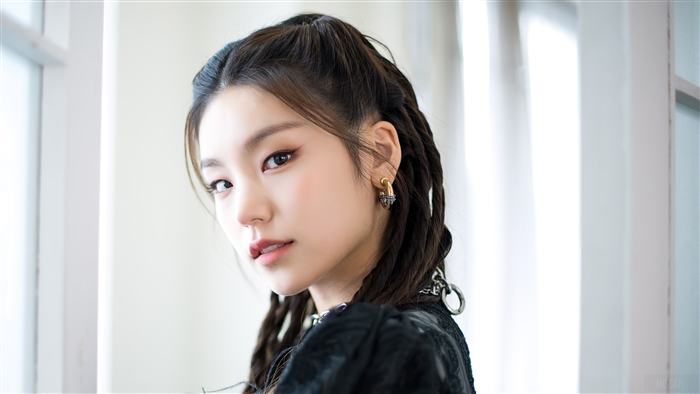 ITZY Yeji Portrait in Soft Light 4K