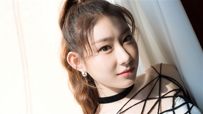 Chaeryeong of ITZY in Soft Light 4K