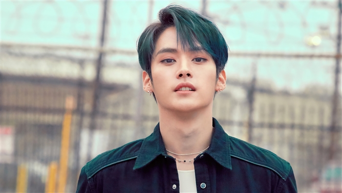 Lee Know from Stray Kids with Teal Hair 4K