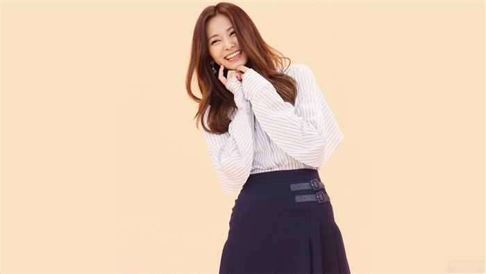 Tzuyu Smiling Brightly in Elegant Outfit 4K
