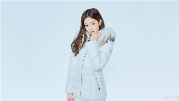 Jennie from BLACKPINK wearing a white puffer jacket