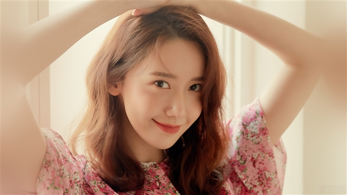 Yoona Smiling in Soft Light 4K