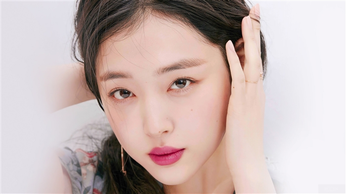 Sulli Close-Up Portrait in Soft Light 4K