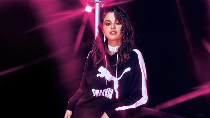 Selena Gomez in Puma hoodie 4K