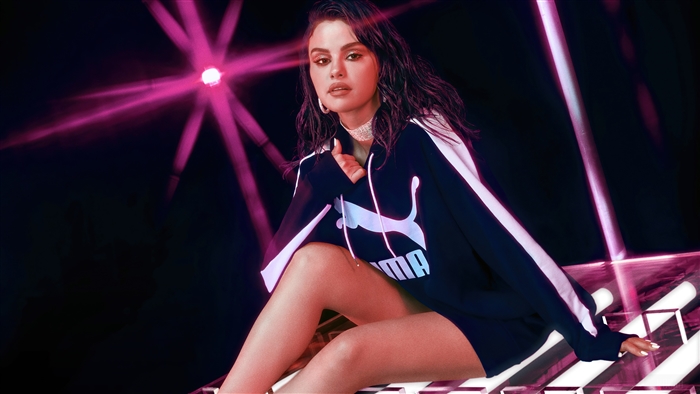 Selena Gomez in Puma hoodie