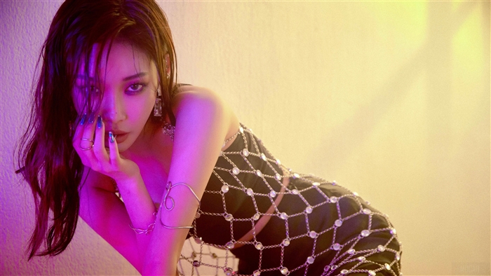 Chungha in Elegant Black Outfit with 4K Lighting