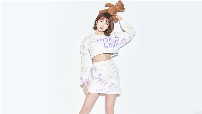 Arin from Oh My Girl with a teddy bear