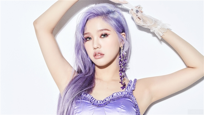 Mimi from Oh My Girl with purple hair