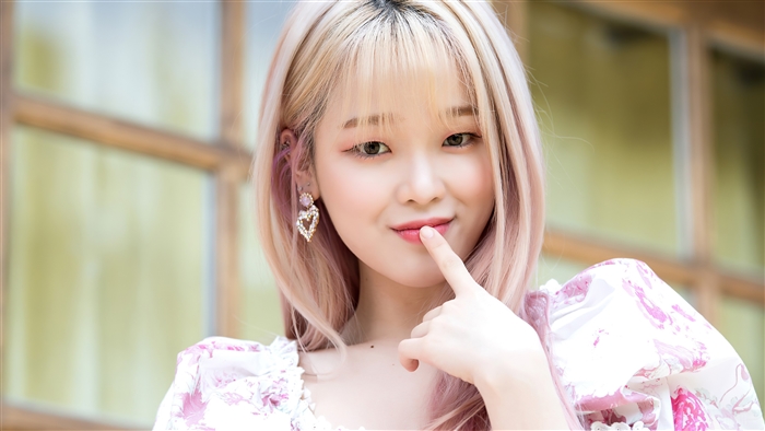 Oh My Girl Seunghee Soft Pastel Portrait 4K
