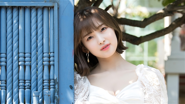 Arin from Oh My Girl in Nonstop 4K