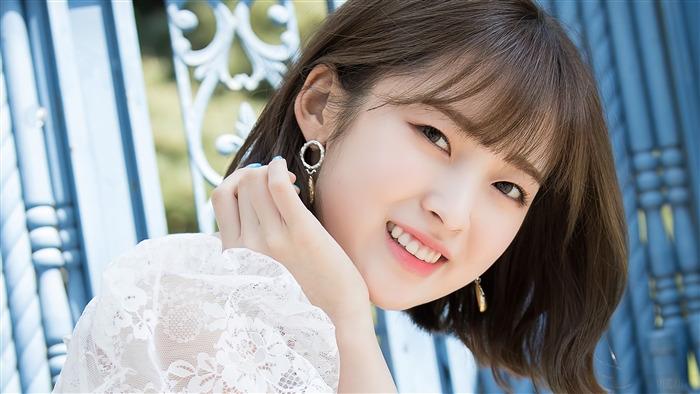 Arin from Oh My Girl in Soft Natural Light 4K