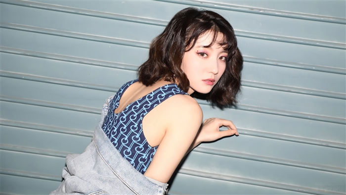 Binnie from Oh My Girl in Nonstop 4K