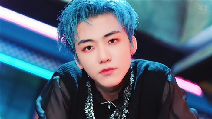 Jaemin from NCT Dream in Vibrant Blue Hair 4K