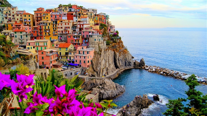 Manarola village in Cinque Terre, Italy 4K