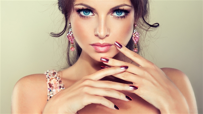 Model with blue eyes and pink earrings 4K