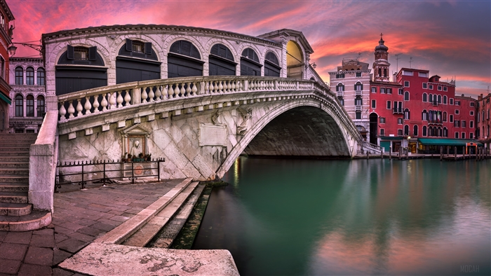 Rialto Bridge Venice at Sunset 4K