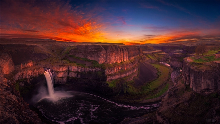 Sunset over Palouse Falls Canyon Washington 4K