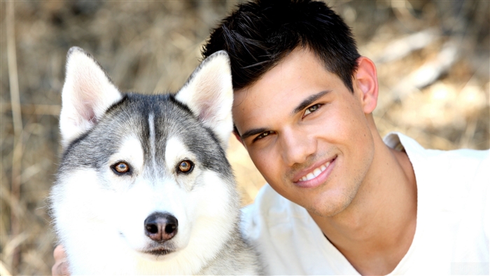 Taylor Lautner with a husky dog