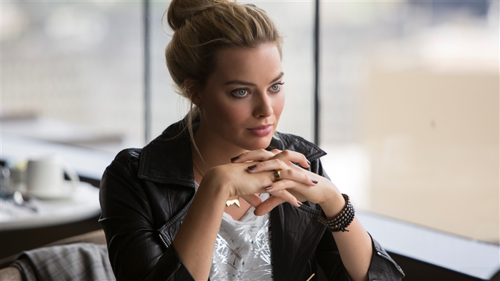 Margot Robbie in a black leather jacket 4K