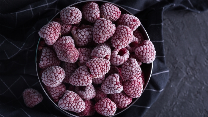 Frozen Raspberries in a Bowl 4K