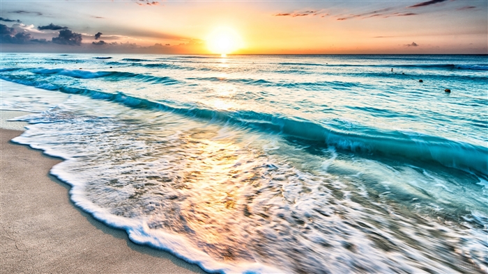 Ocean waves at sunset 4K