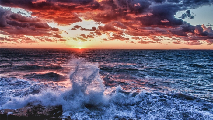 Ocean Wave at Sunset with Dramatic Clouds 4K