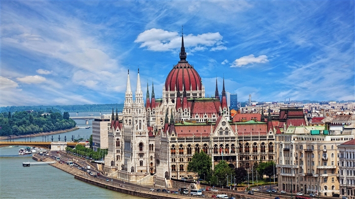 Budapest Parliament Building and River 4K