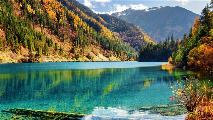 Turquoise Lake and Autumn Mountains 4K