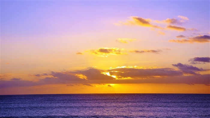 Sunset over the ocean with clouds in Hawaii 4K