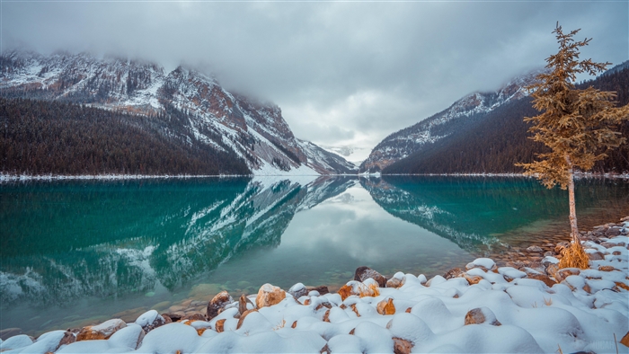 Lake Louise in Winter 4K