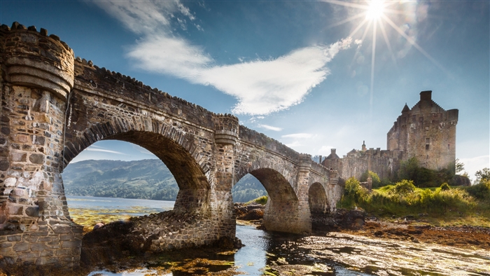 Eilean Donan Castle Bridge Scotland Sunbeam 4K