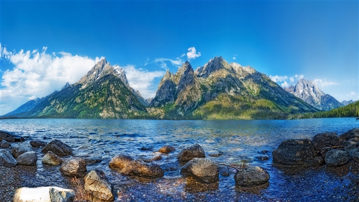 Lake and Mountains 4K
