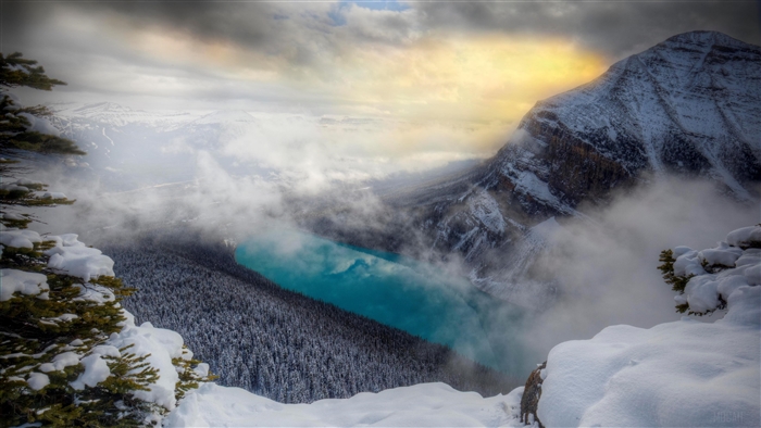 Lake Louise in Banff National Park, Alberta, Canada 4K
