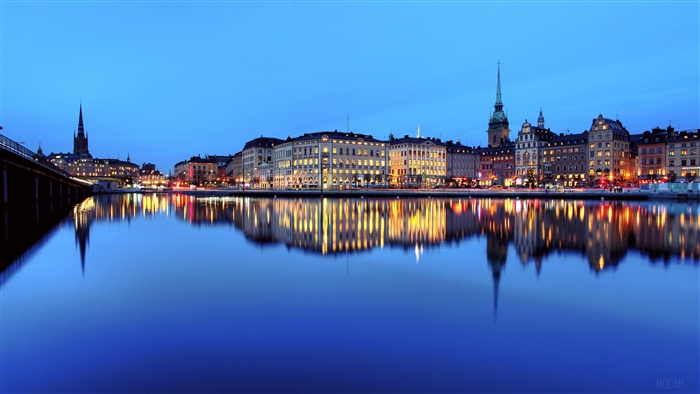 Stockholm Cityscape at Night with Water Reflection 4K