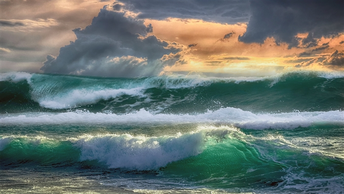 Ocean Waves with Dramatic Sunset Sky 4K