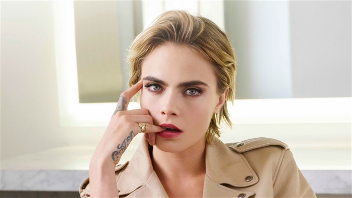 Cara Delevingne with blonde short hair and lipstick
