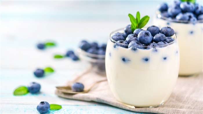 Yogurt with Blueberries and Mint