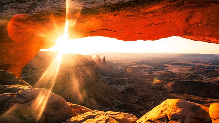 Sunrise through Mesa Arch, Canyonlands National Park, Utah 4K