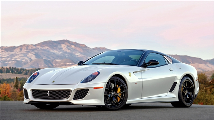 White Ferrari 599 GTO 4K