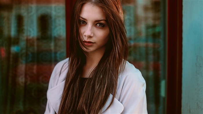Woman with long brown hair and brown eyes