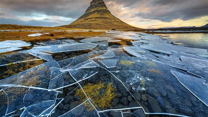 Klifra Mountain and Shattered Ice in Iceland 4K