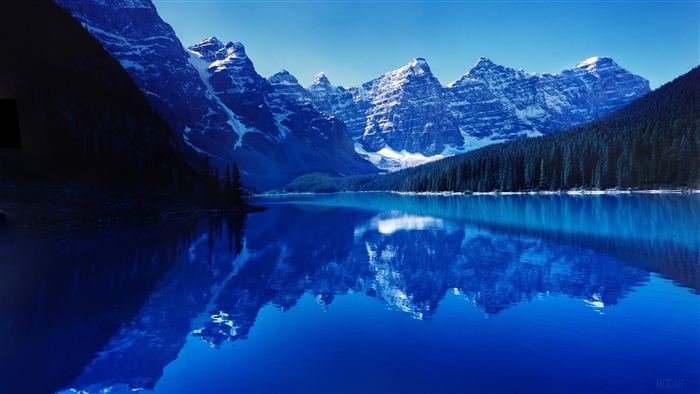 Moraine Lake and Mountains 4K