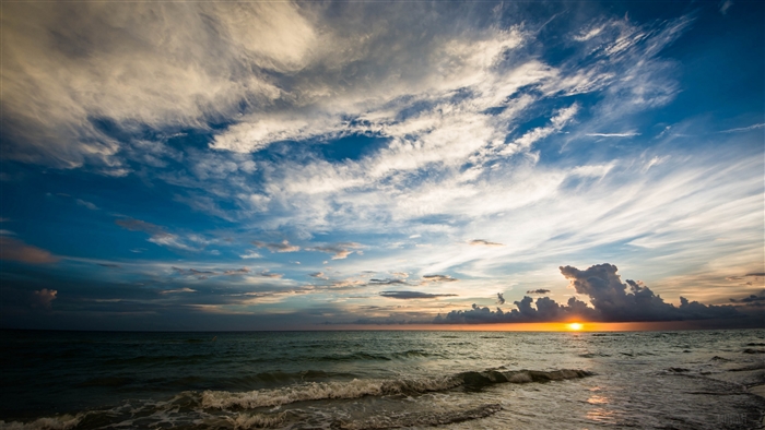 Ocean and Sky with Clouds at Sunset 4K