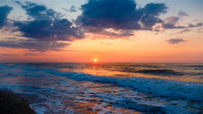 Ocean sunset with waves and clouds 4K