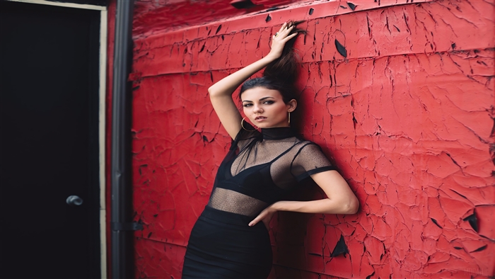 Victoria Justice 2020